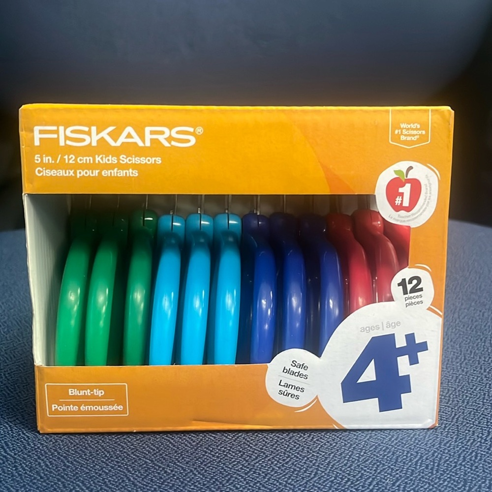 Fiskars 5i inch/12 centimeter Kids Scissors
Pack of 12
New in box